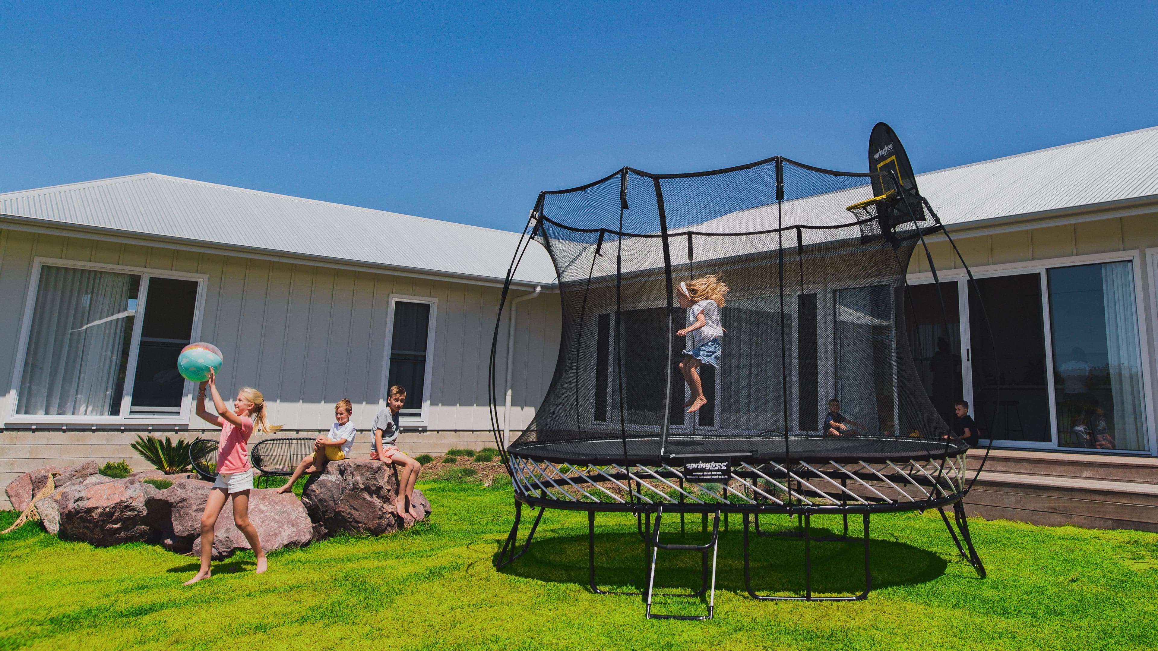 Trampoline Moyen Ovale O77