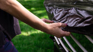 Charger l&#39;image dans la visionneuse de galerie, hands of a lady putting a cover to an outdoor trampoline
